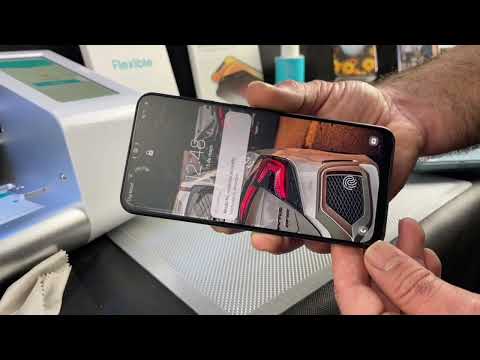Muestra del film puesto sobre un teléfono android